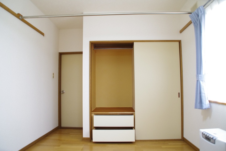 個室に備え付けられた収納